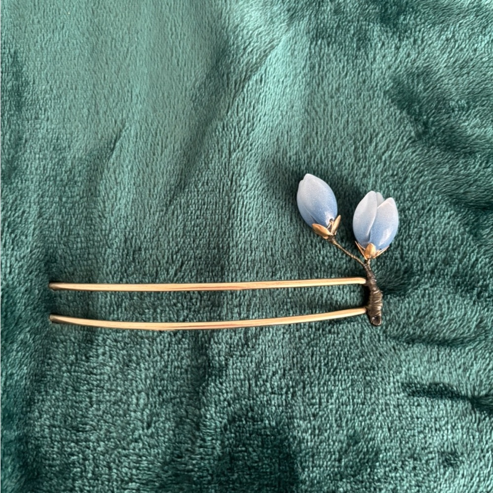 Blue lotus hair pin